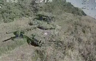 Воїни 225-го ОШБт підбили ворожий танк за допомогою FPV-камікадзе неподалік Бахмута.